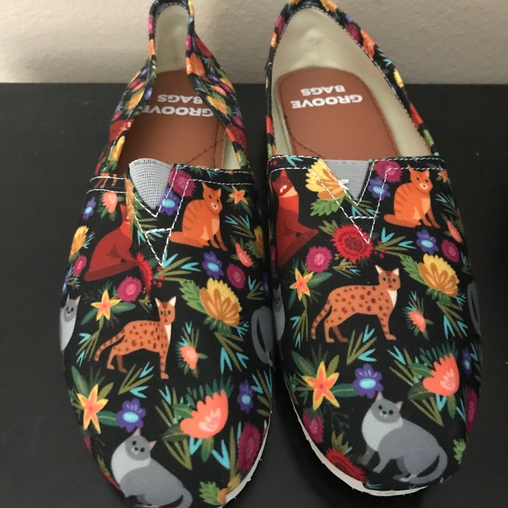 Adorable Floral Print Slip on Shoe 7.5